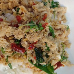 ข้าวกระเพราเนื้อปู