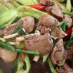 ผัดพริกสดเครื่องในไก่ กับข้าว