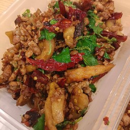 กะเพราหมูสับ+กากหมู กับข้าว