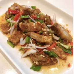 ยำหมูกรอบปลาร้ารสแซ่บ
