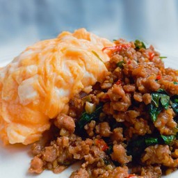 [อร่อยซ่ากับโค้ก] กระเพราหมูสับ & ไข่ข้น +  โค้ก ออริจินัล (กระป๋อง) 
