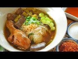 ก๋วยเตี๋ยวไก่มะระตุ๋นยาจีน