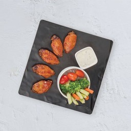 New Orleans Chicken Wings with Vegetables and Dip