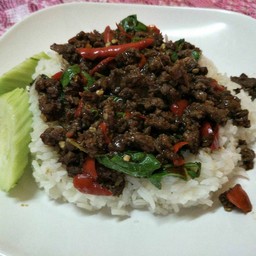 ข้าวกะเพราเนื้อ