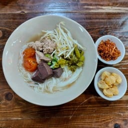 ขนมจีนน้ำใสหมู