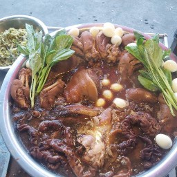 ขาหมูรพีพัฒน์ พหลโยธิน 52
