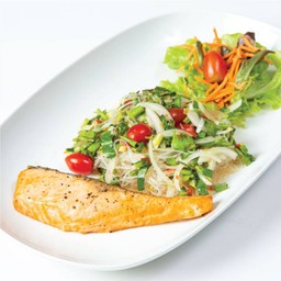 Spicy Glass Noodle Salad with Grilled Kirimi Salmon (Size S)