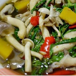 แกงเห็ดรวมผัก