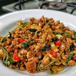 ผัดกะเพราเป็นกับ