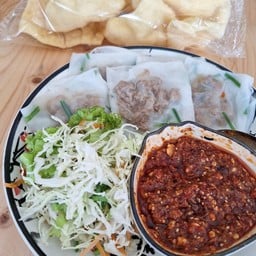 ข้าวซอยน้อยแผ่นขาวห่อหมูสับ