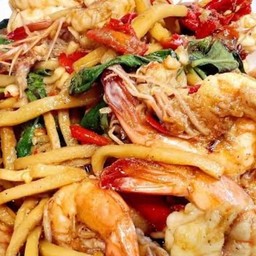 ผัดกะเพรากุ้งใส่หน่อไม้(เป็นกับข้าว)