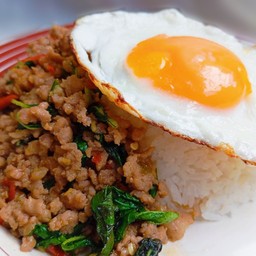 [อร่อยซ่ากับโค้ก] กระเพราหมูสับ & ไข่ดาว +  โค้ก ออริจินัล (กระป๋อง) 