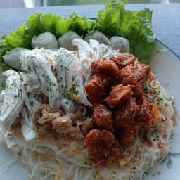 ร้านหมี่ไก่ฉีกนำ้พริกกากหมู