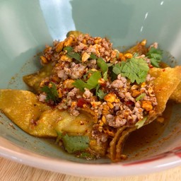 ยำเกี๊ยวกรอบ หมูเด้ง