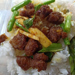 ข้าวผัดพริกไก่กรอบ