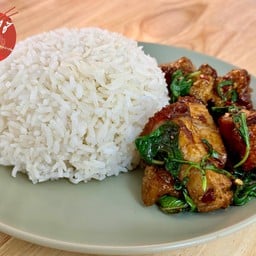 [อร่อยซ่ากับโค้ก] ข้าวกระเพราหมูกรอบ +  โค้ก ออริจินัล 500ml