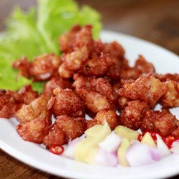แหนมเอ็นข้อไก่ทอดทรงเครื่อง