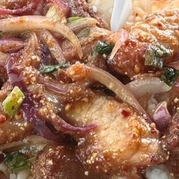 ยำคอหมูแซ่บ (กับข้าว)