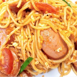 สปาเก็ตตี้ผัดไส้กรอกรมควัน