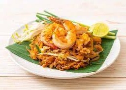ผัดไทโบราณกุ้งสดเส้นจันท์