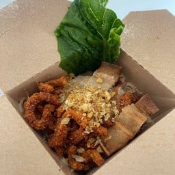 มณี หมี่คลุก ไก่ฉีกหมูทอด