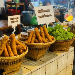 ปอเปี๊ยะทอด (ตลาดหัวรถไฟ) ตลาดหัวรถไฟ