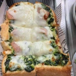 ปังชีส ปังเนยนม 🍞 ข้าวกระเพรา แสนแซ่บ🌶️