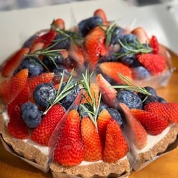 Mix berry cheese pie