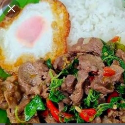 ข้าวกะเพราเนื้อ-ไข่ดาว