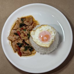 กะเพราหมูนุ่ม