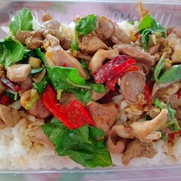กะเพราเครื่องในไก่