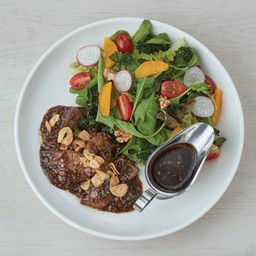 Rocket Salad with Stir-fried Pork Liver with Homemade Black Pepper Sauce and Balsamic