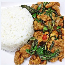 ข้าวกระเพราไก่กรอบ+น้ำแก้วยักษ์