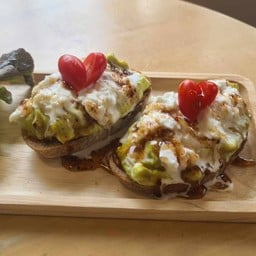 ST 2 Avocado, boiled egg, lettuce, hot honey