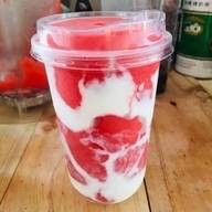 สตอเบอรี่นมสดปั้น