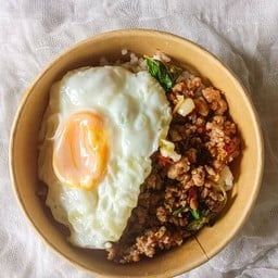 กระเพราเผ็ดร้อน พริกแห้ง