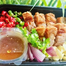 ข้าวขยำหมูกรอบ