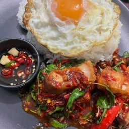 ข้าวกะเพราหมูกรอบ+ไข่ดาว
