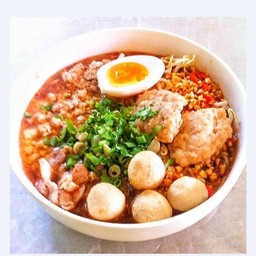 ก๋วยเตี๋ยวต้มยำหมูเด้ง+ไข่เป็ดต้ม