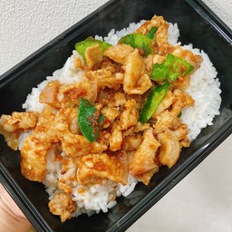 ข้าวพริกแกงหมูสามชั้น