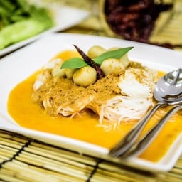 ขนมจีนน้ำยากะทิลูกชิ้น