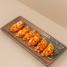 เกี๊ยวซ่าซอสมิโซะ (6 ชิ้น)