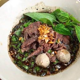 ก๋วยเตี๋ยวเนื้อตุ๋น