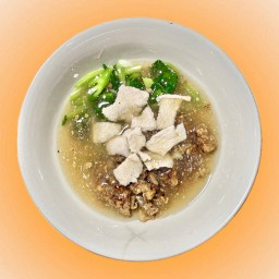 ราดหน้าเส้นใหญ่หมูหมัก