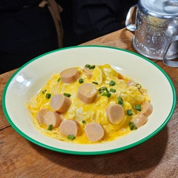 เข้าไข่ข้นไส้กรอก