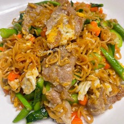 มาม่า ผัดไข่ (เลือกเนื้อสัตว์ตามใจ)