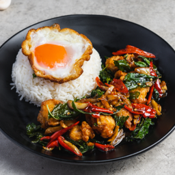 ข้าวกะเพราไก่กรอบ ไข่ดาว พรีเมียม