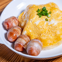 ข้าวไข่ข้นไส้กรอกเบค่อน