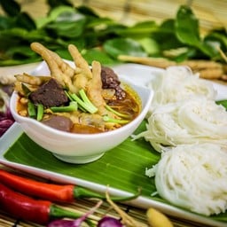 ขนมจีนน้ำยาป่าซุปเปอร์ไก่