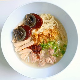 ก๋วยจั๊บญวนไข่เยี่ยวม้า